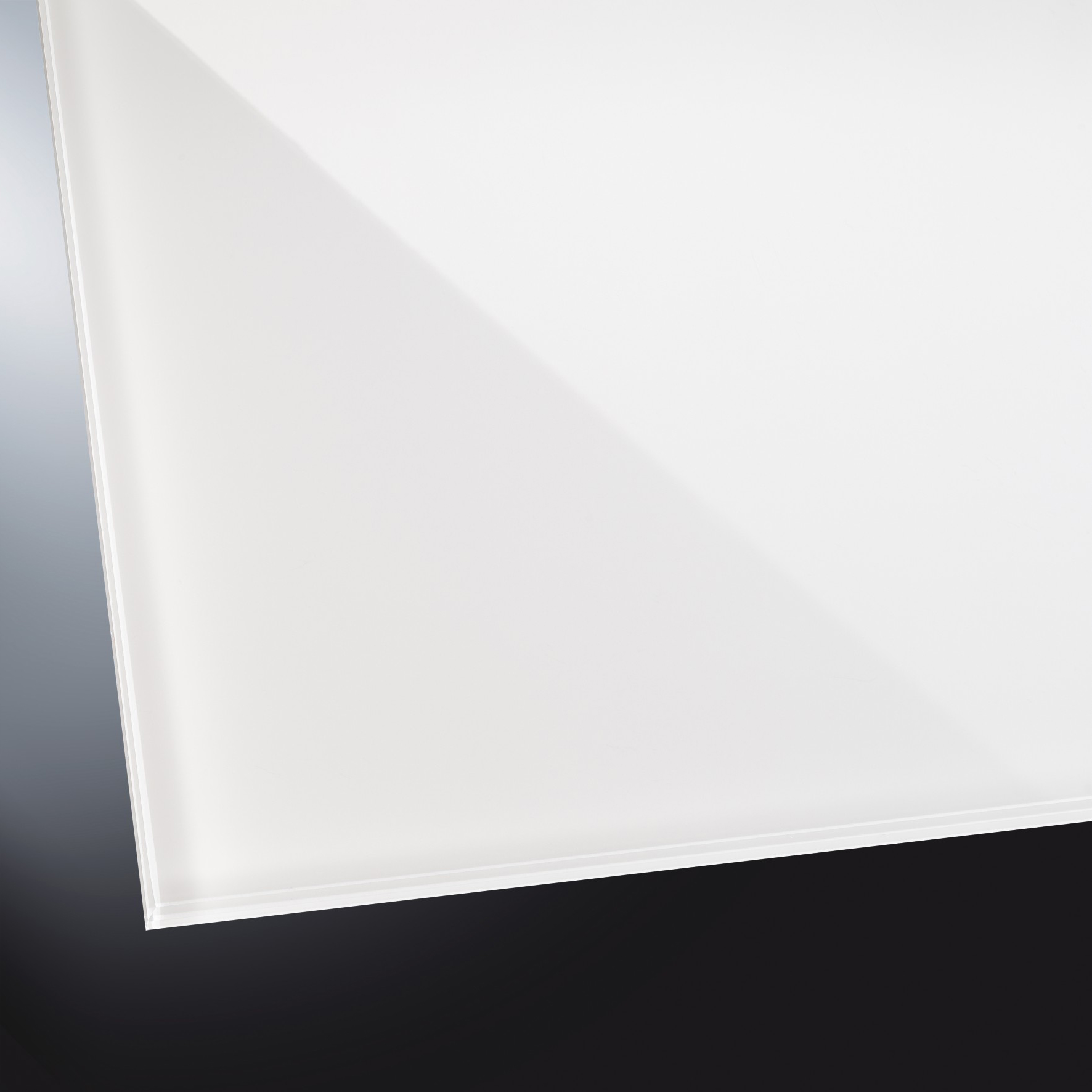 Lackiertes Glas glänzend | White Soft Extraweiß 9010 | nach Maß